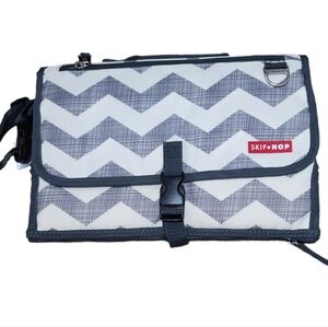 Skip*Hop Baby Changing Travel Changing Station‎